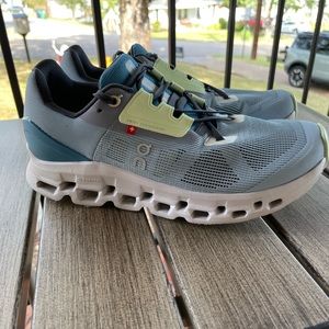 Women’s On Cloudstratus Chambray Lavender Size 7.5 Running Shoes